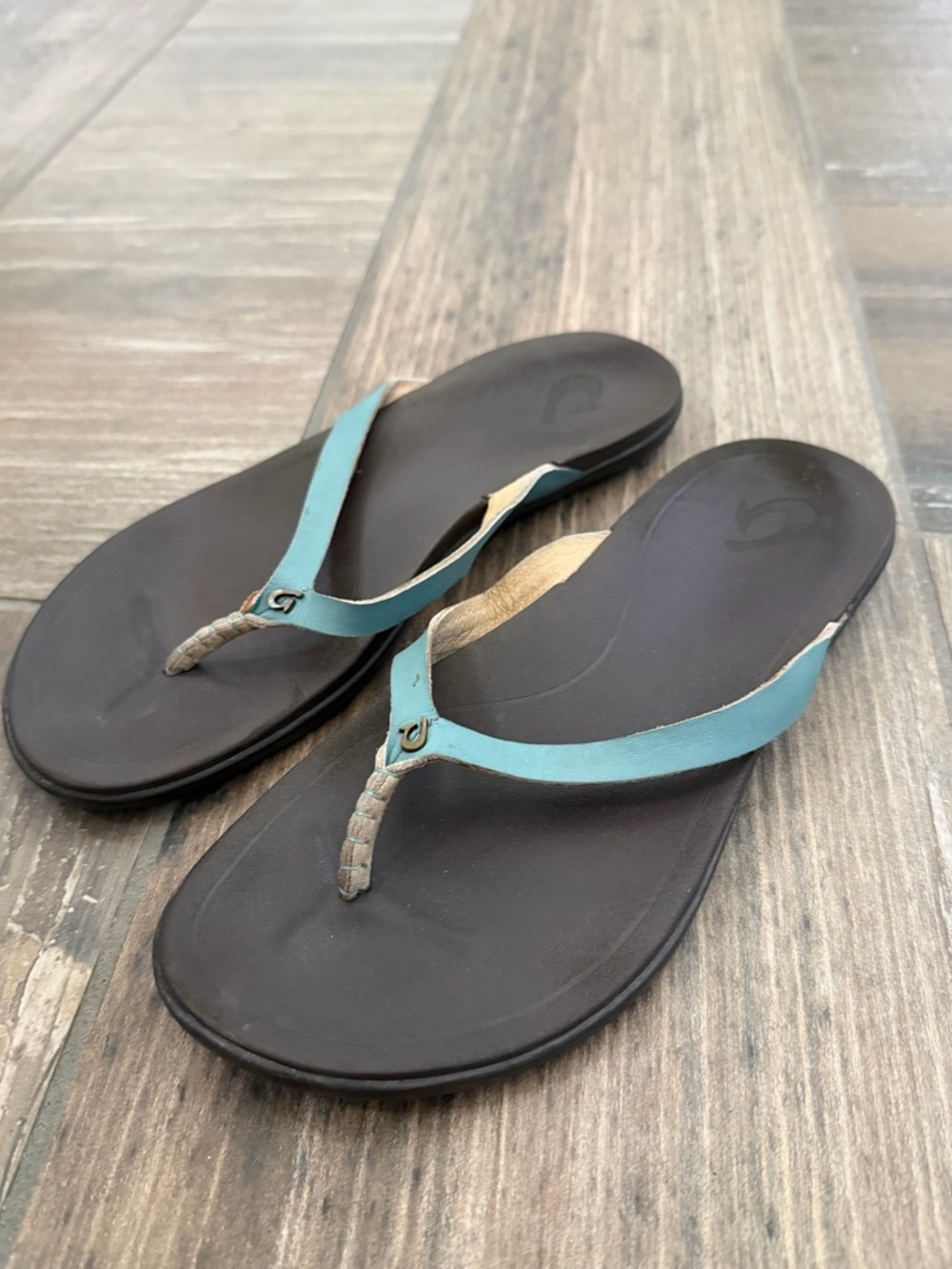 OLUKAI Ho Opio Leather Flip Flop size 7